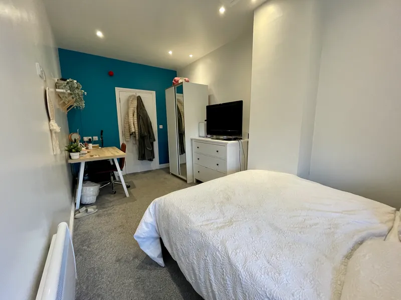 Luxury 1 Bed Flat // SEPT 2026 - Image 4